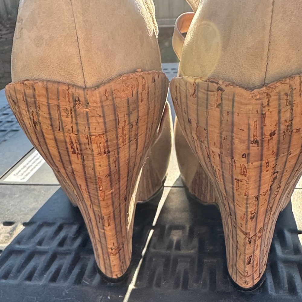 John Fluevog Cream Multi-Buckle Heels Pindowns Farrah - Picture 6 of 7